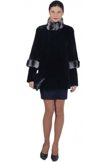 Черная мутоновая шуба с отделкой из шиншиллы